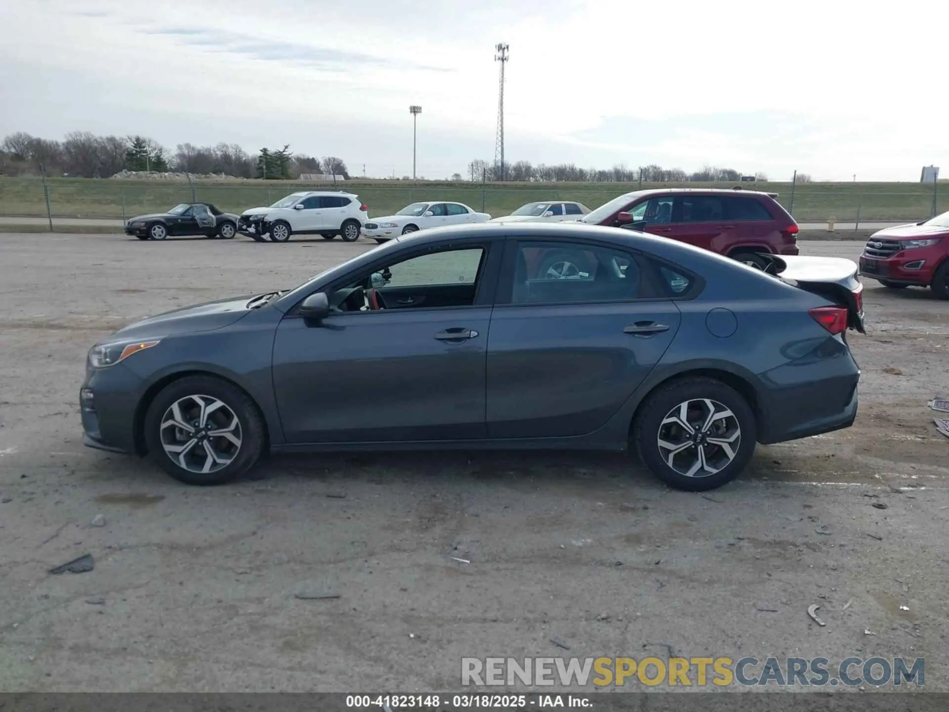 13 fotografías del automóvil dañado 3KPF24AD3ME329477 KIA FORTE 2021