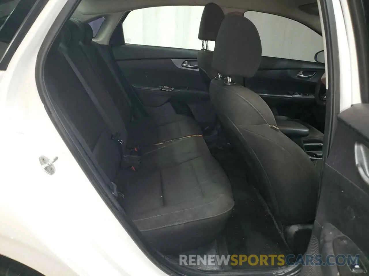 10 fotografías del automóvil dañado 3KPF24AD3ME333724 KIA FORTE 2021