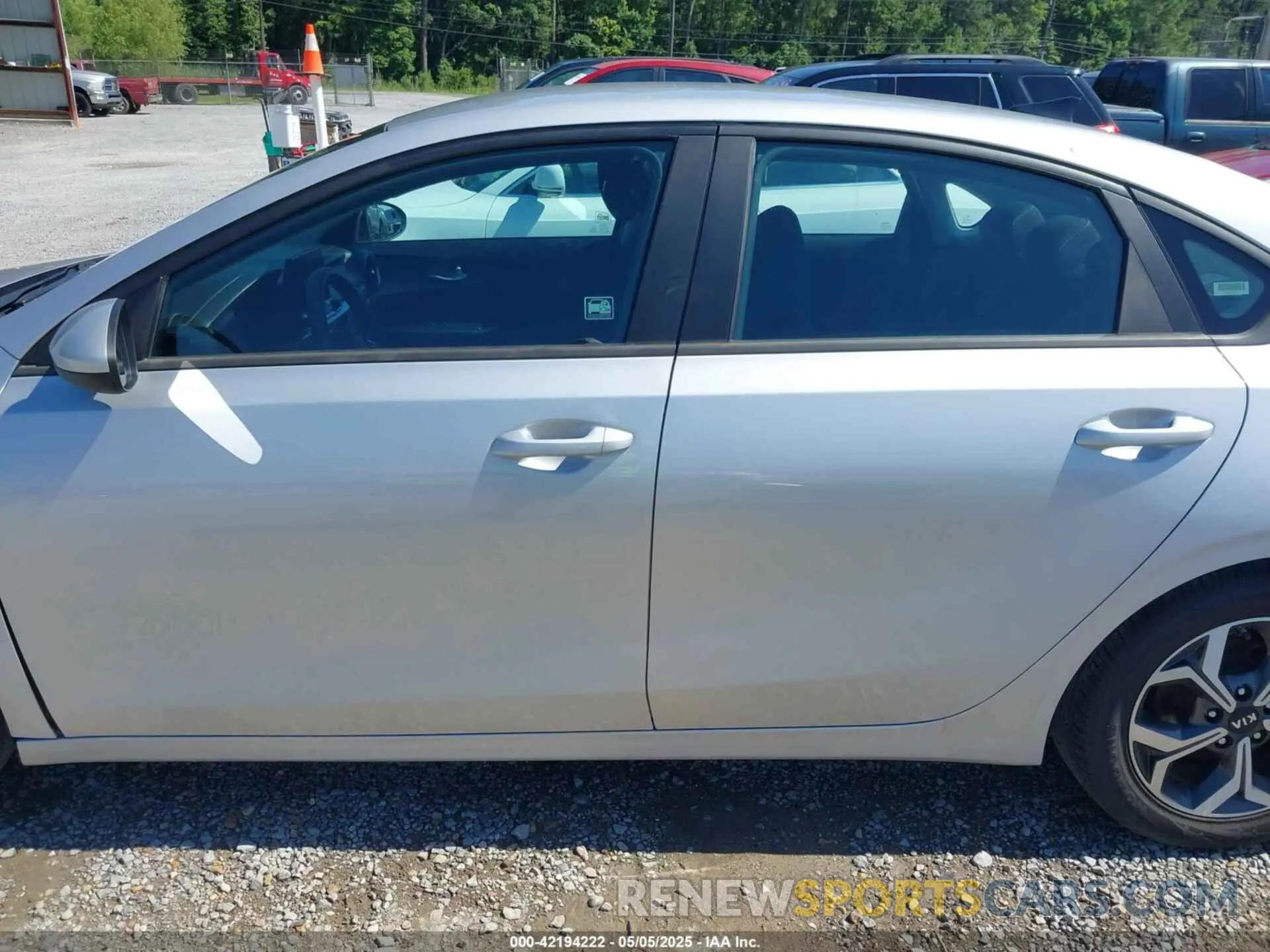 14 fotografías del automóvil dañado 3KPF24AD3ME353116 KIA FORTE 2021