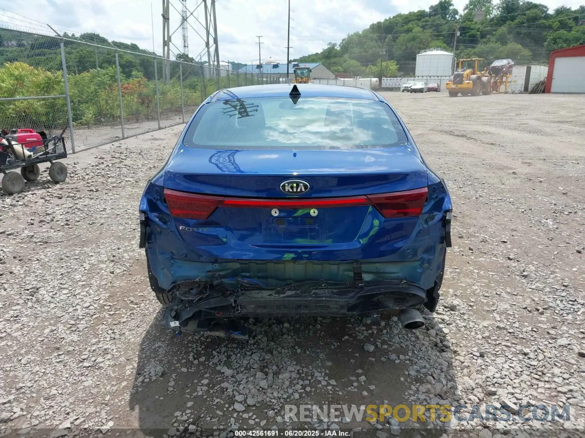 17 fotografías del automóvil dañado 3KPF24AD3ME399996 KIA FORTE 2021