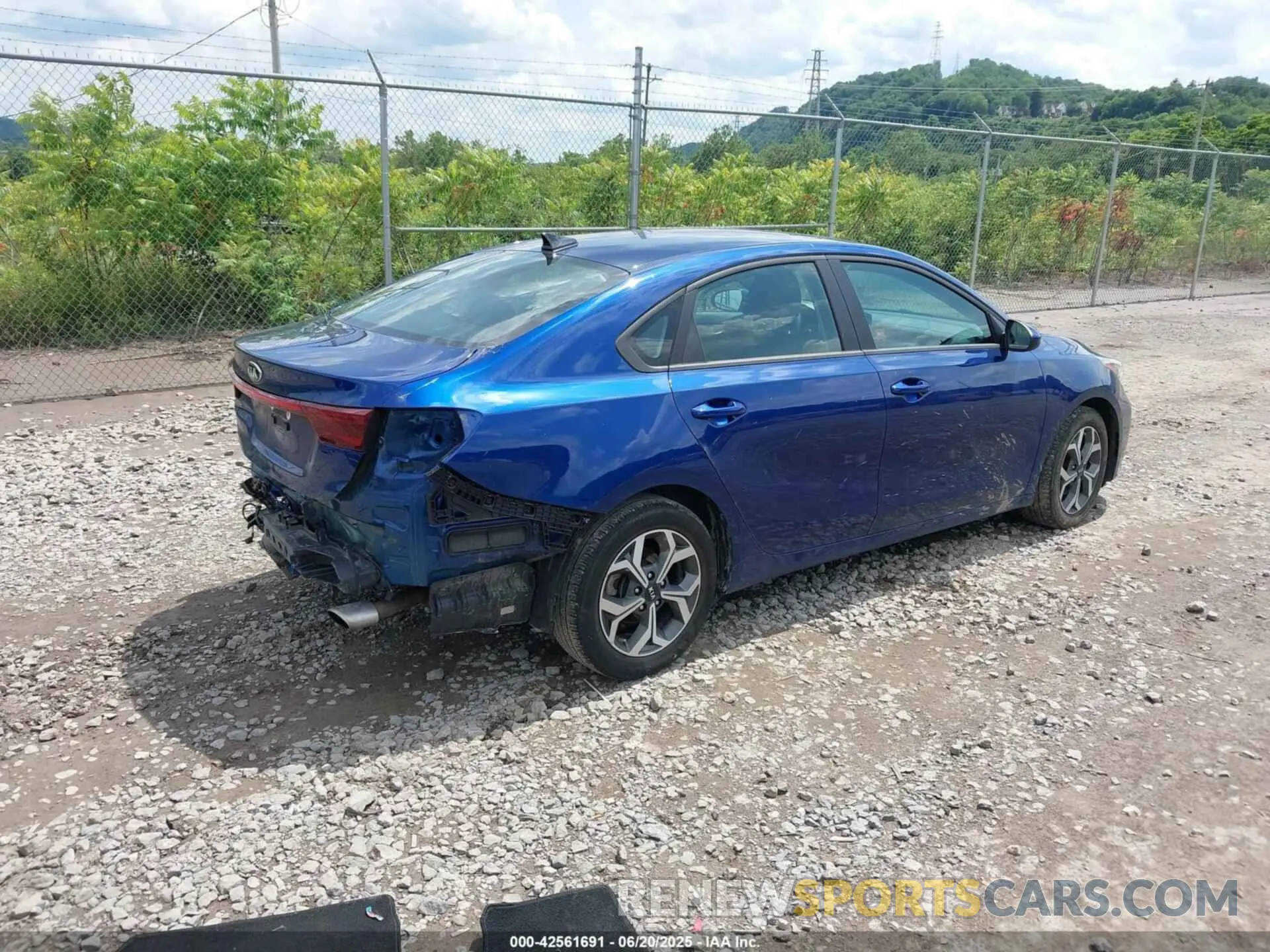 4 fotografías del automóvil dañado 3KPF24AD3ME399996 KIA FORTE 2021