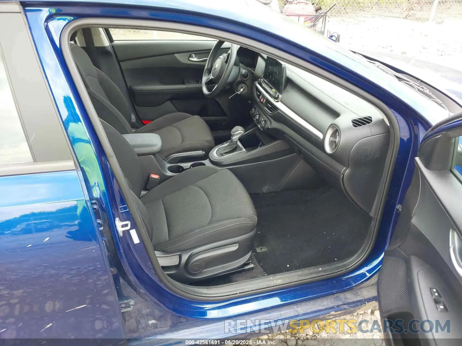 5 fotografías del automóvil dañado 3KPF24AD3ME399996 KIA FORTE 2021