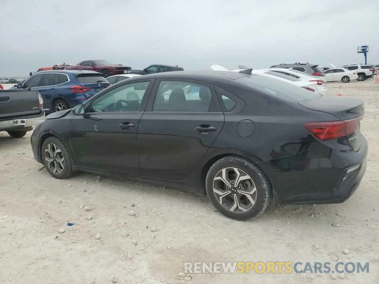 2 fotografías del automóvil dañado 3KPF24AD4ME264333 KIA FORTE 2021