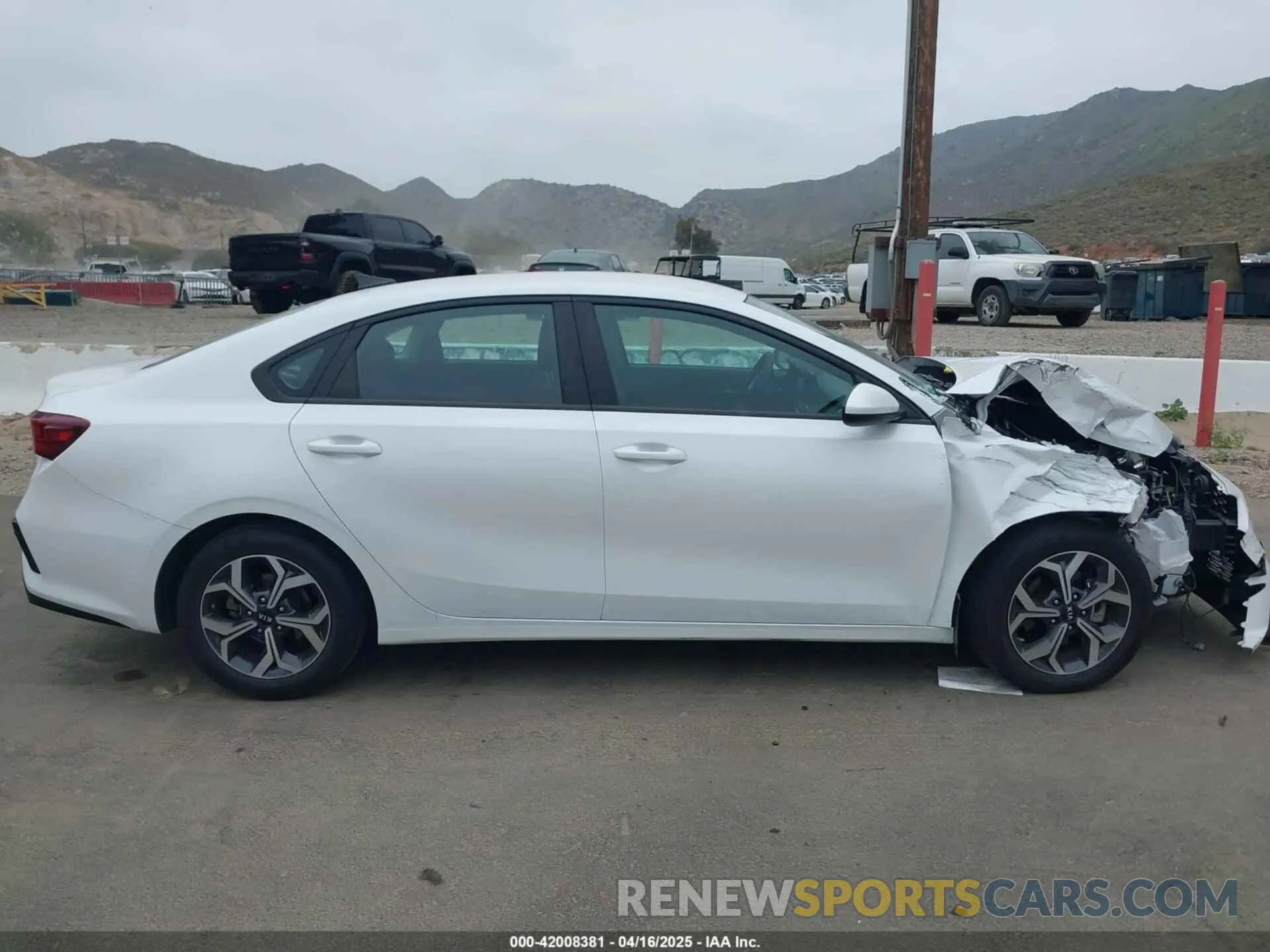 13 fotografías del automóvil dañado 3KPF24AD4ME286235 KIA FORTE 2021