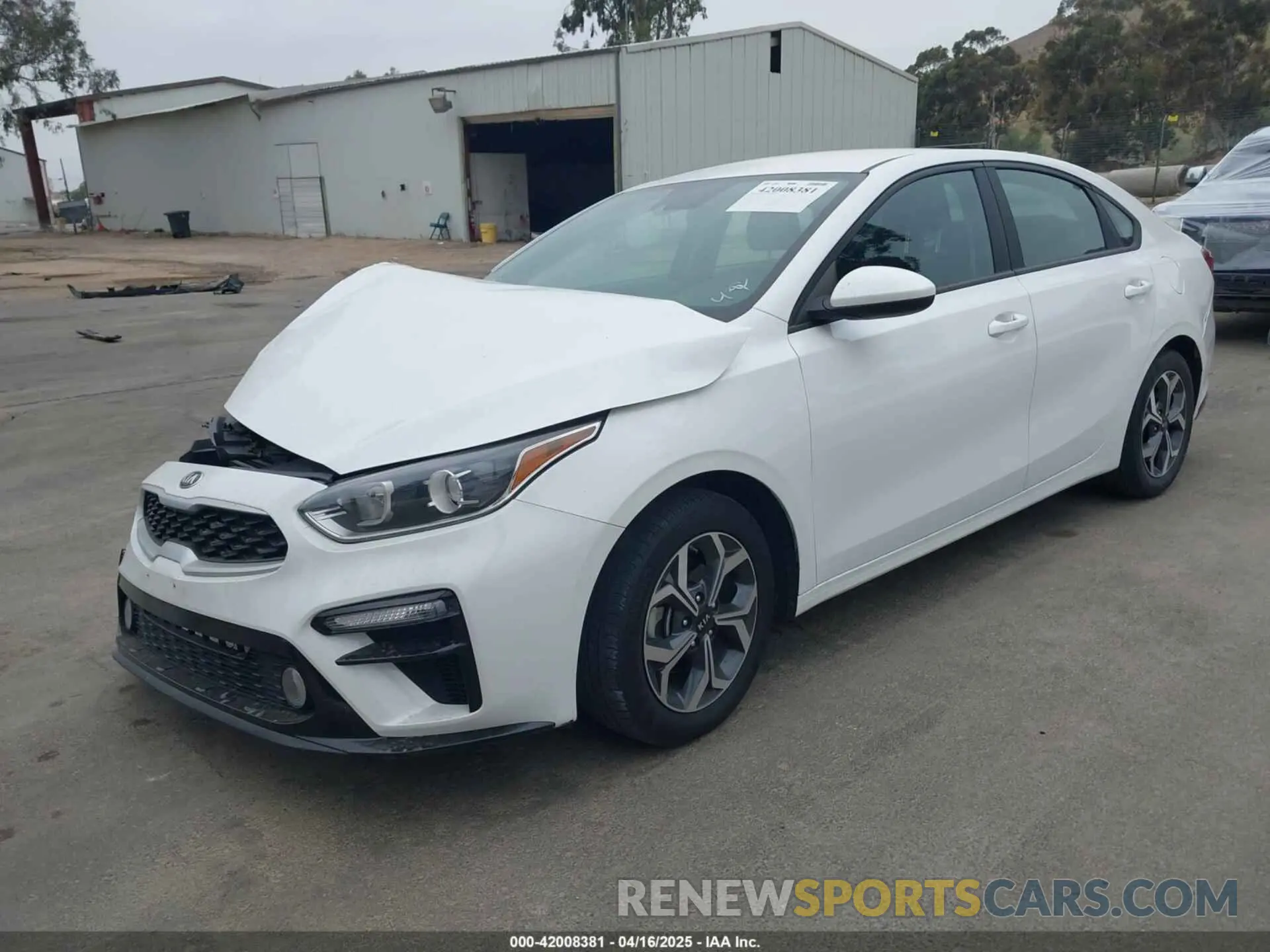 2 fotografías del automóvil dañado 3KPF24AD4ME286235 KIA FORTE 2021