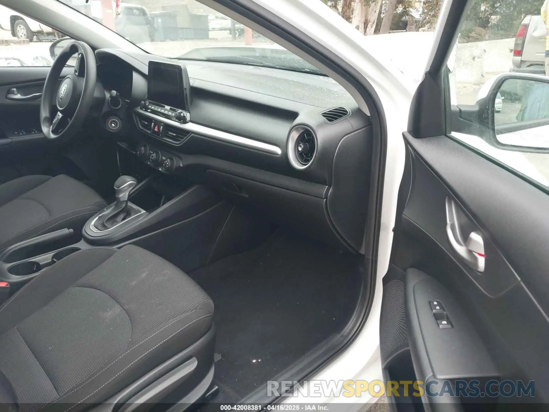 5 fotografías del automóvil dañado 3KPF24AD4ME286235 KIA FORTE 2021
