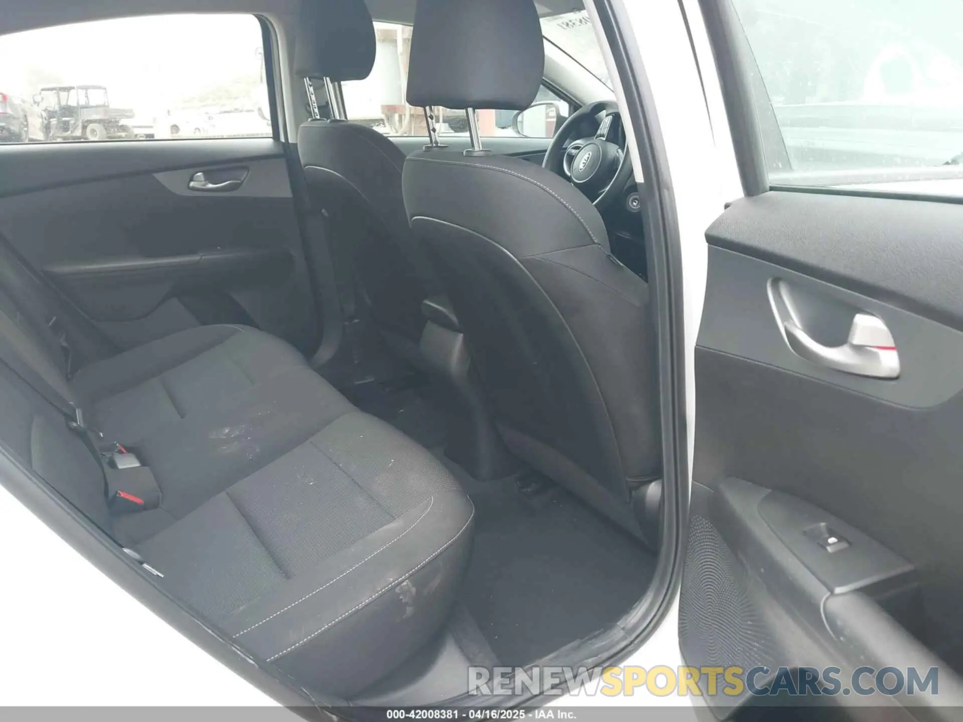 8 fotografías del automóvil dañado 3KPF24AD4ME286235 KIA FORTE 2021