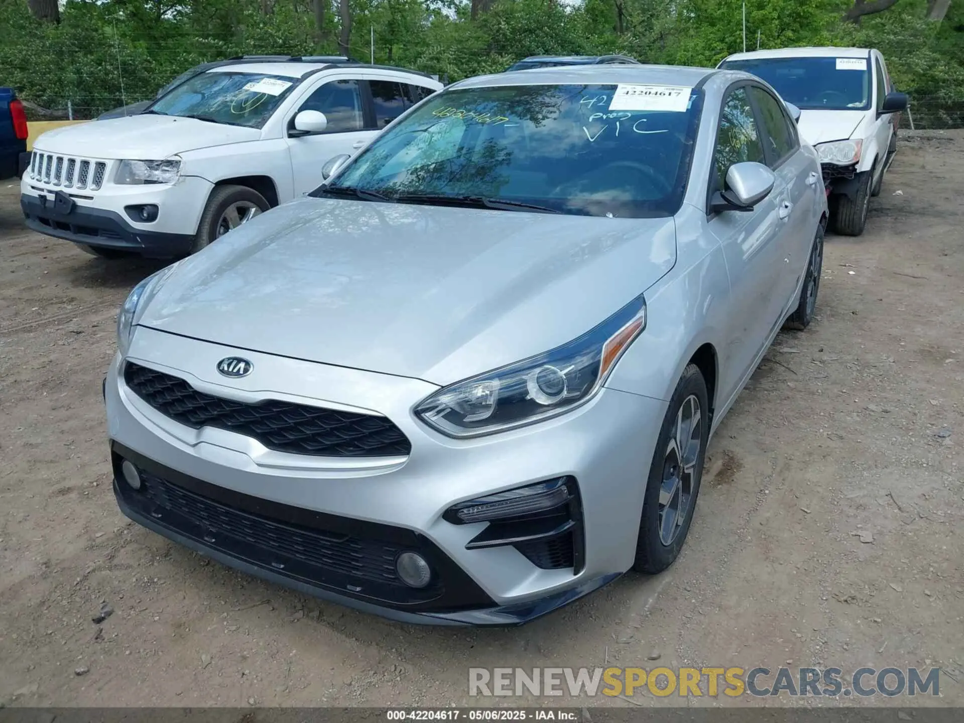 2 fotografías del automóvil dañado 3KPF24AD4ME302515 KIA FORTE 2021