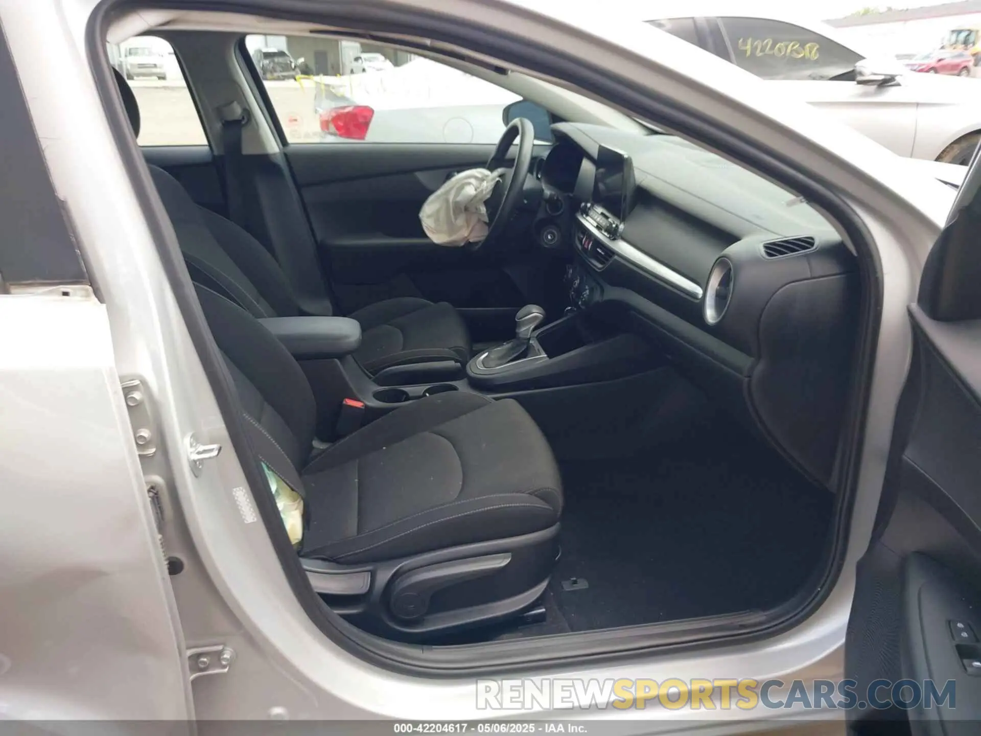 5 fotografías del automóvil dañado 3KPF24AD4ME302515 KIA FORTE 2021