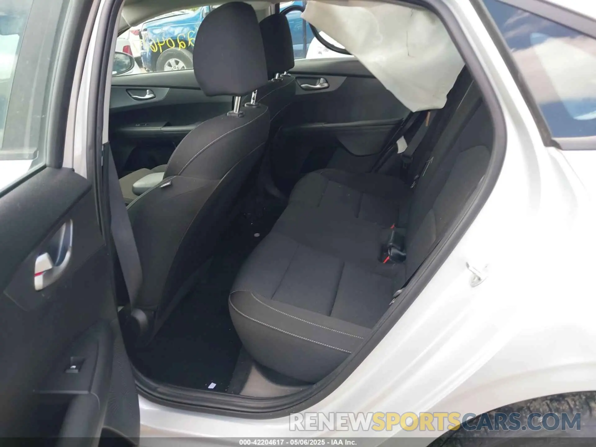 8 fotografías del automóvil dañado 3KPF24AD4ME302515 KIA FORTE 2021