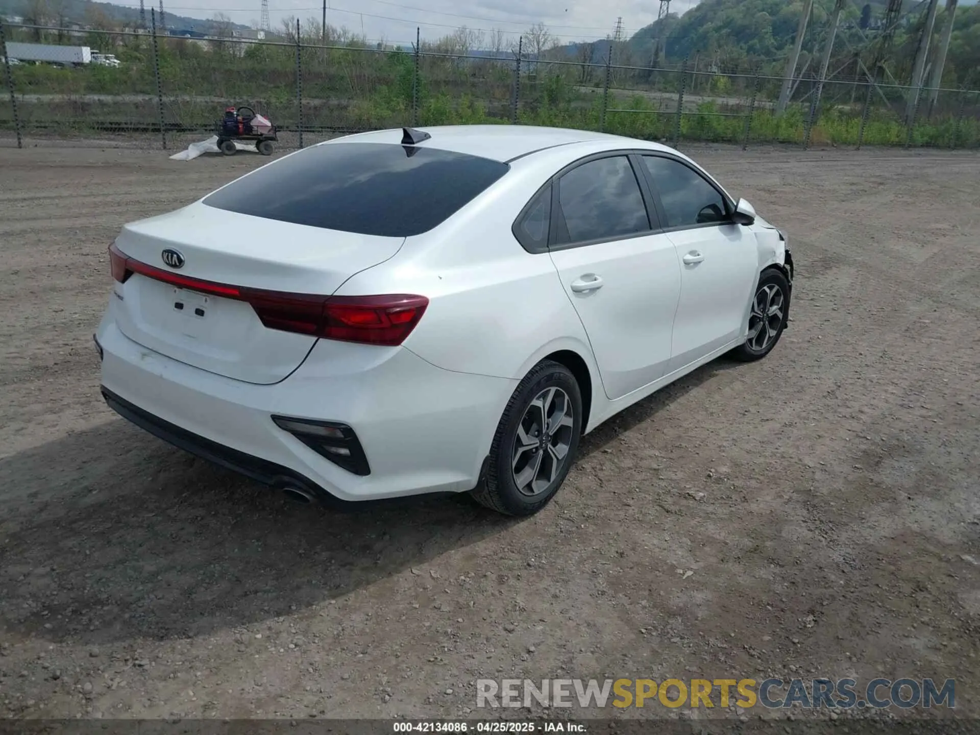 4 fotografías del automóvil dañado 3KPF24AD4ME313658 KIA FORTE 2021