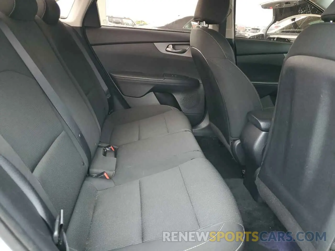 10 fotografías del automóvil dañado 3KPF24AD4ME315538 KIA FORTE 2021