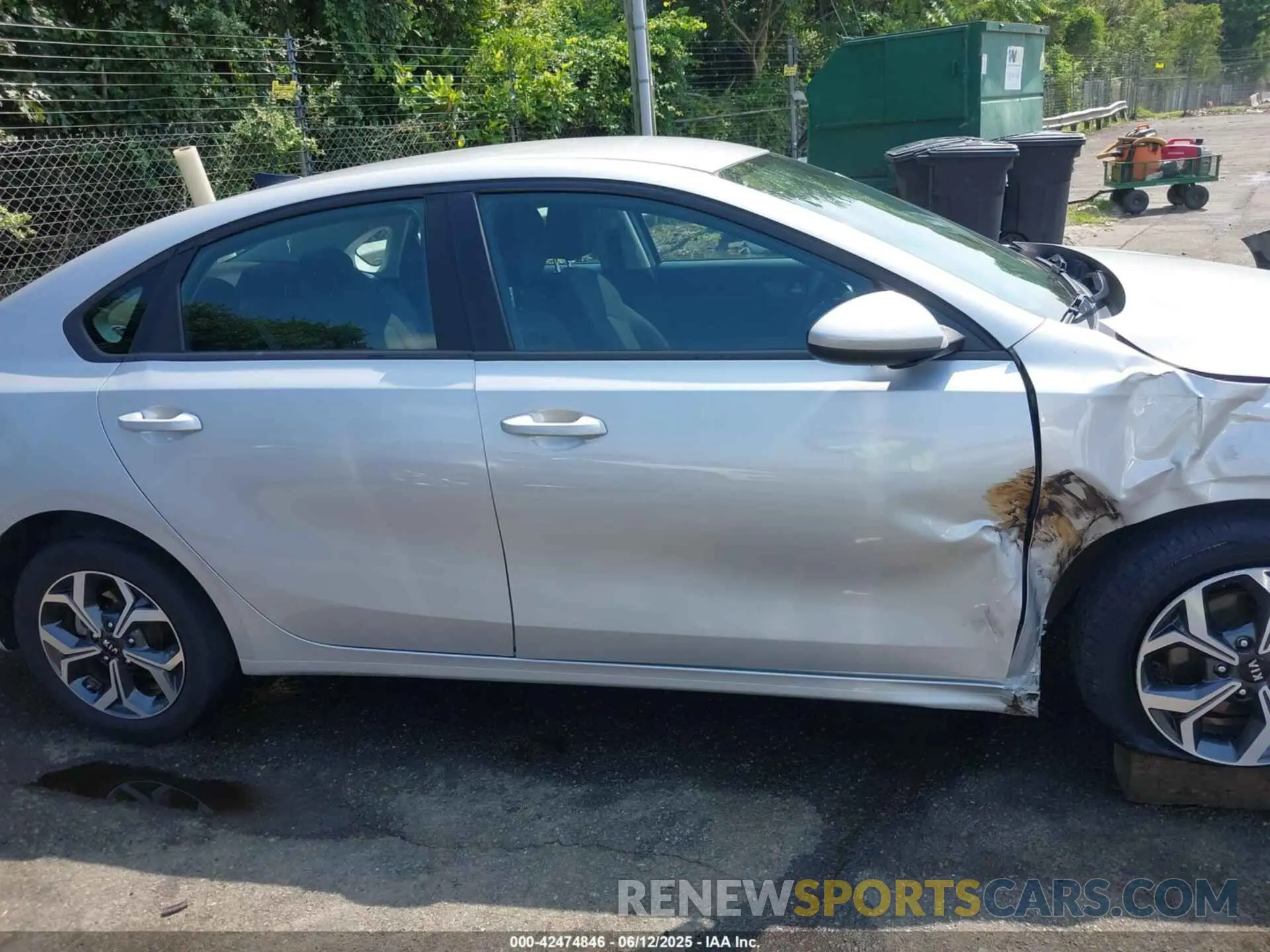 14 fotografías del automóvil dañado 3KPF24AD4ME331948 KIA FORTE 2021