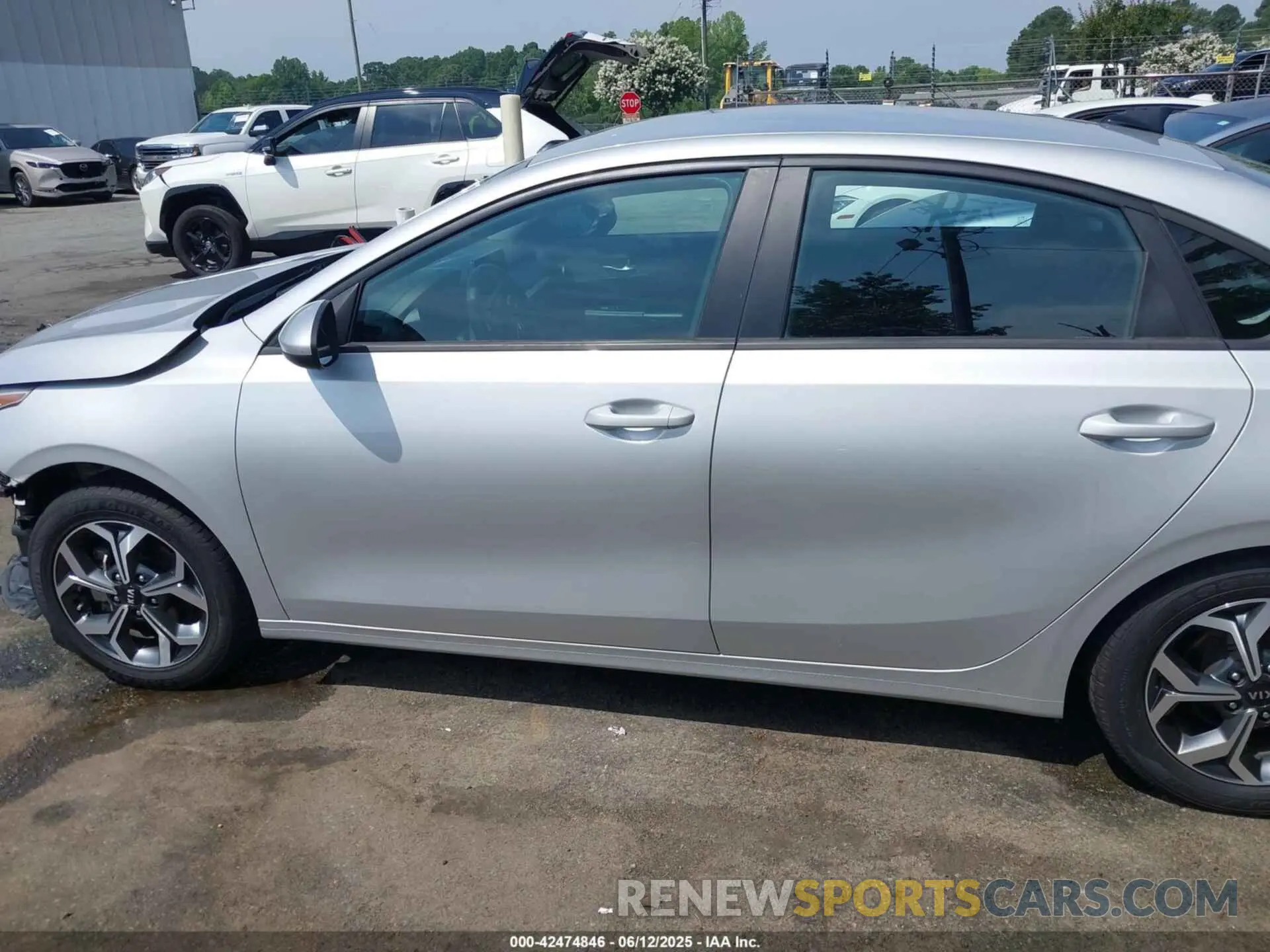 15 fotografías del automóvil dañado 3KPF24AD4ME331948 KIA FORTE 2021