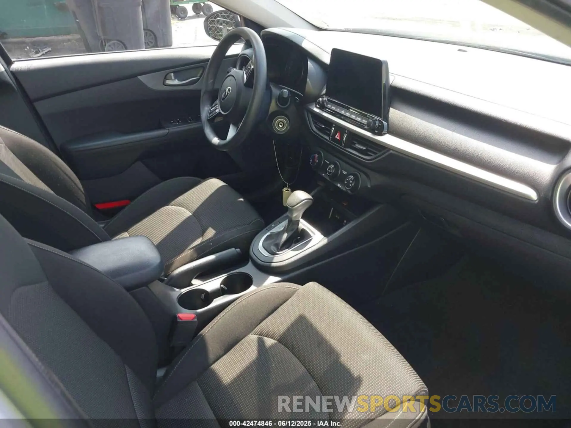 5 fotografías del automóvil dañado 3KPF24AD4ME331948 KIA FORTE 2021