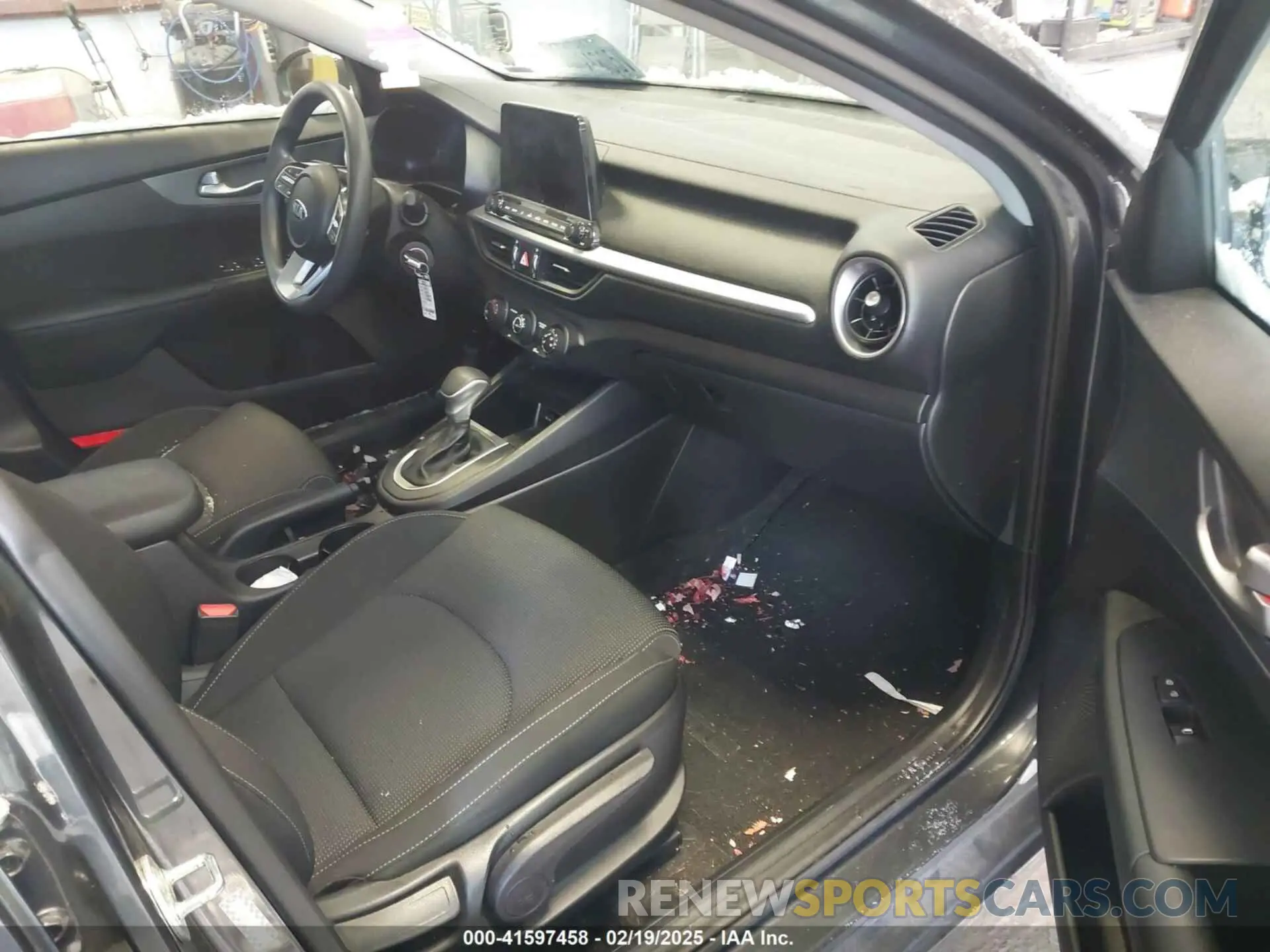 5 fotografías del automóvil dañado 3KPF24AD4ME358633 KIA FORTE 2021