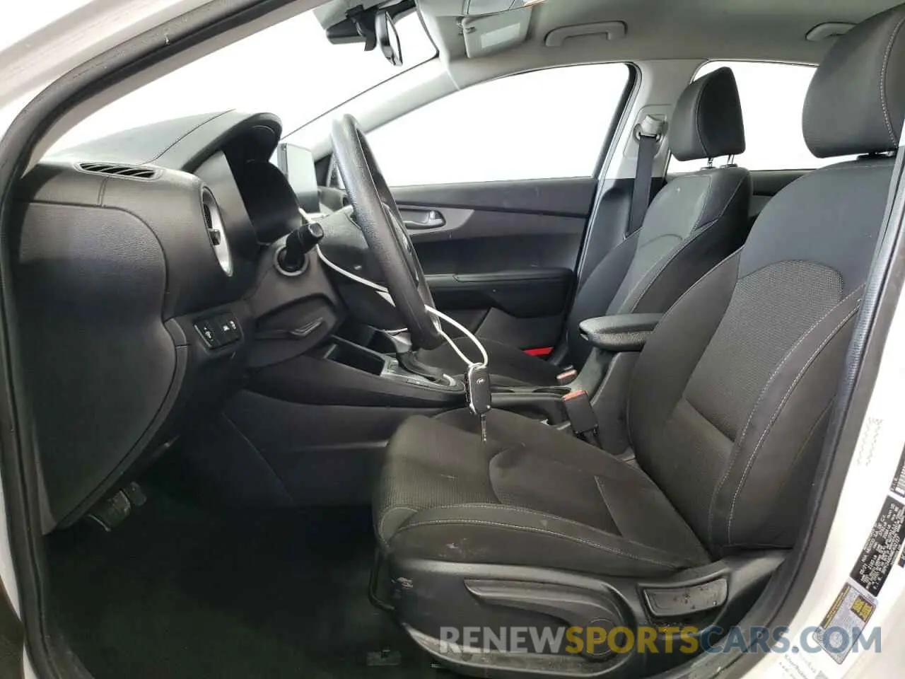 7 fotografías del automóvil dañado 3KPF24AD4ME402727 KIA FORTE 2021