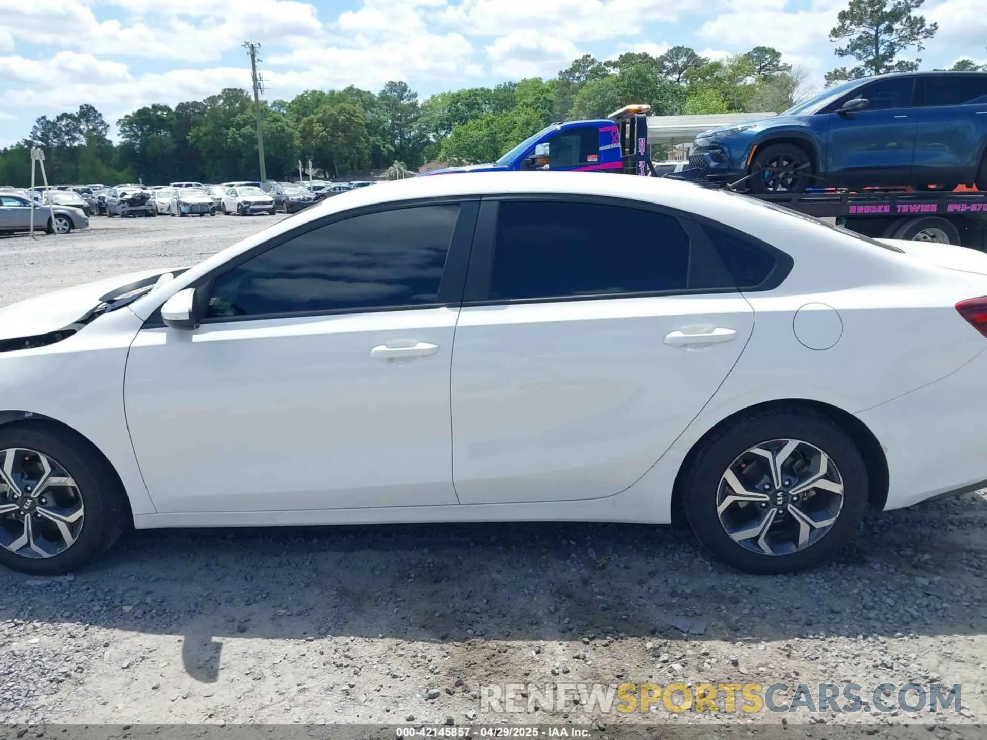 14 fotografías del automóvil dañado 3KPF24AD5ME268150 KIA FORTE 2021