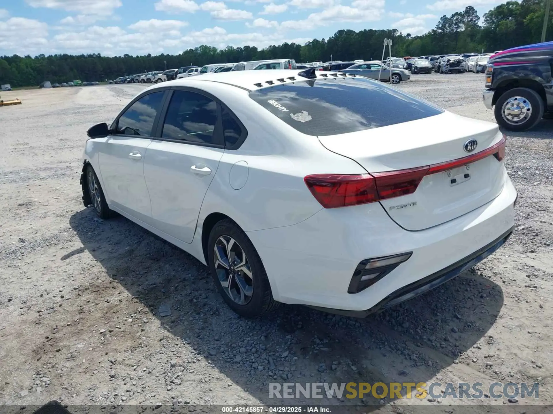 3 fotografías del automóvil dañado 3KPF24AD5ME268150 KIA FORTE 2021