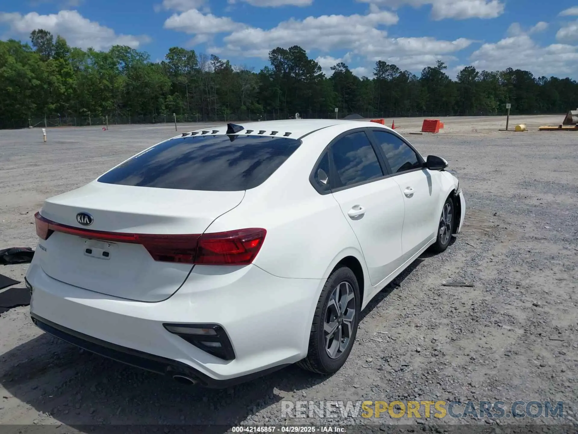 4 fotografías del automóvil dañado 3KPF24AD5ME268150 KIA FORTE 2021