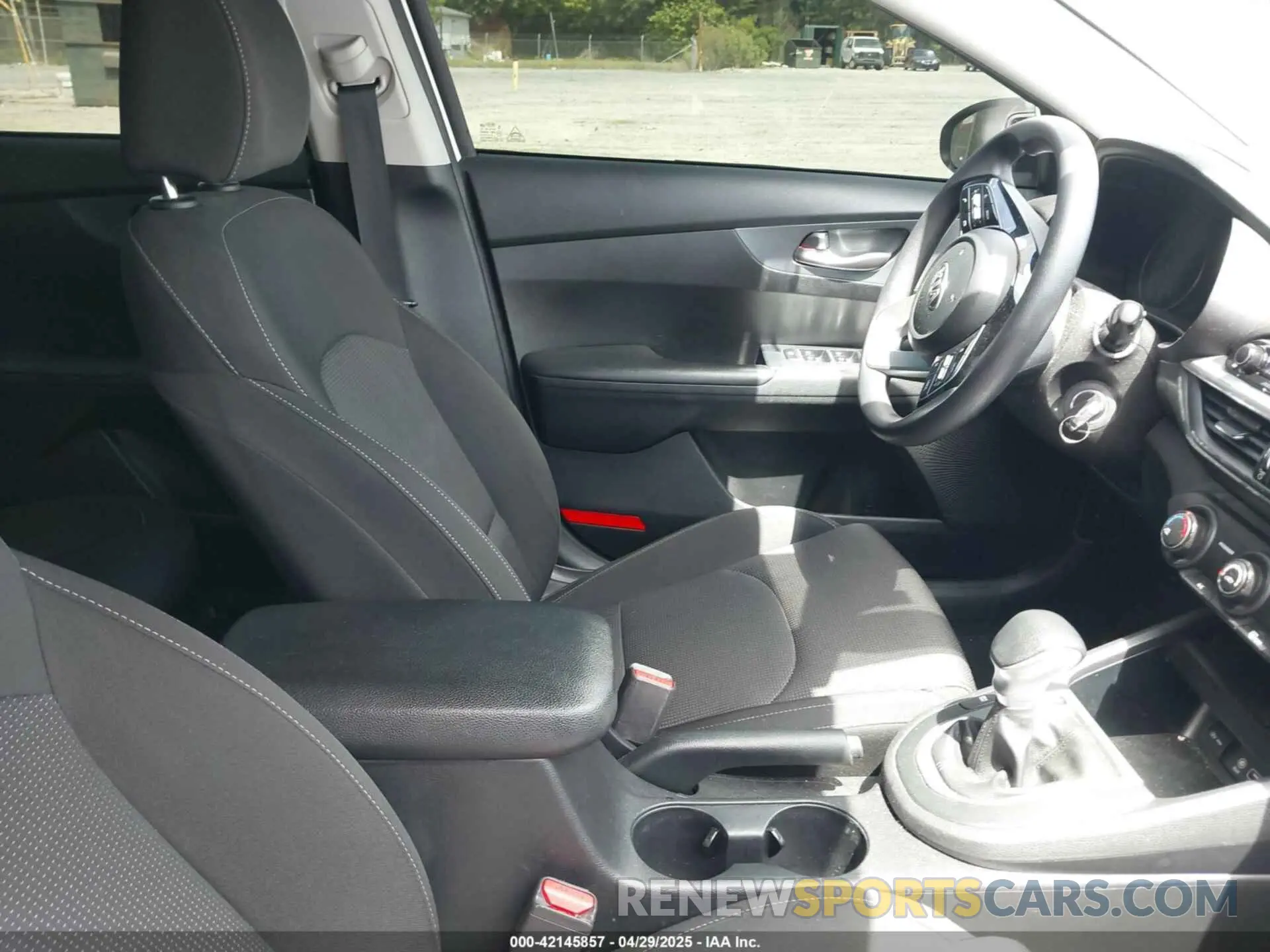 5 fotografías del automóvil dañado 3KPF24AD5ME268150 KIA FORTE 2021
