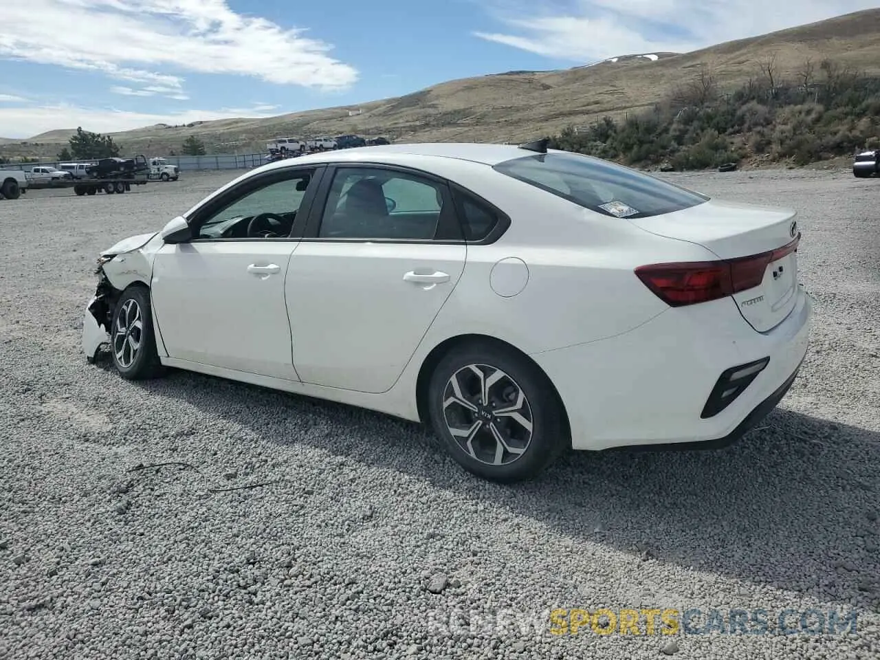 2 fotografías del automóvil dañado 3KPF24AD5ME272649 KIA FORTE 2021