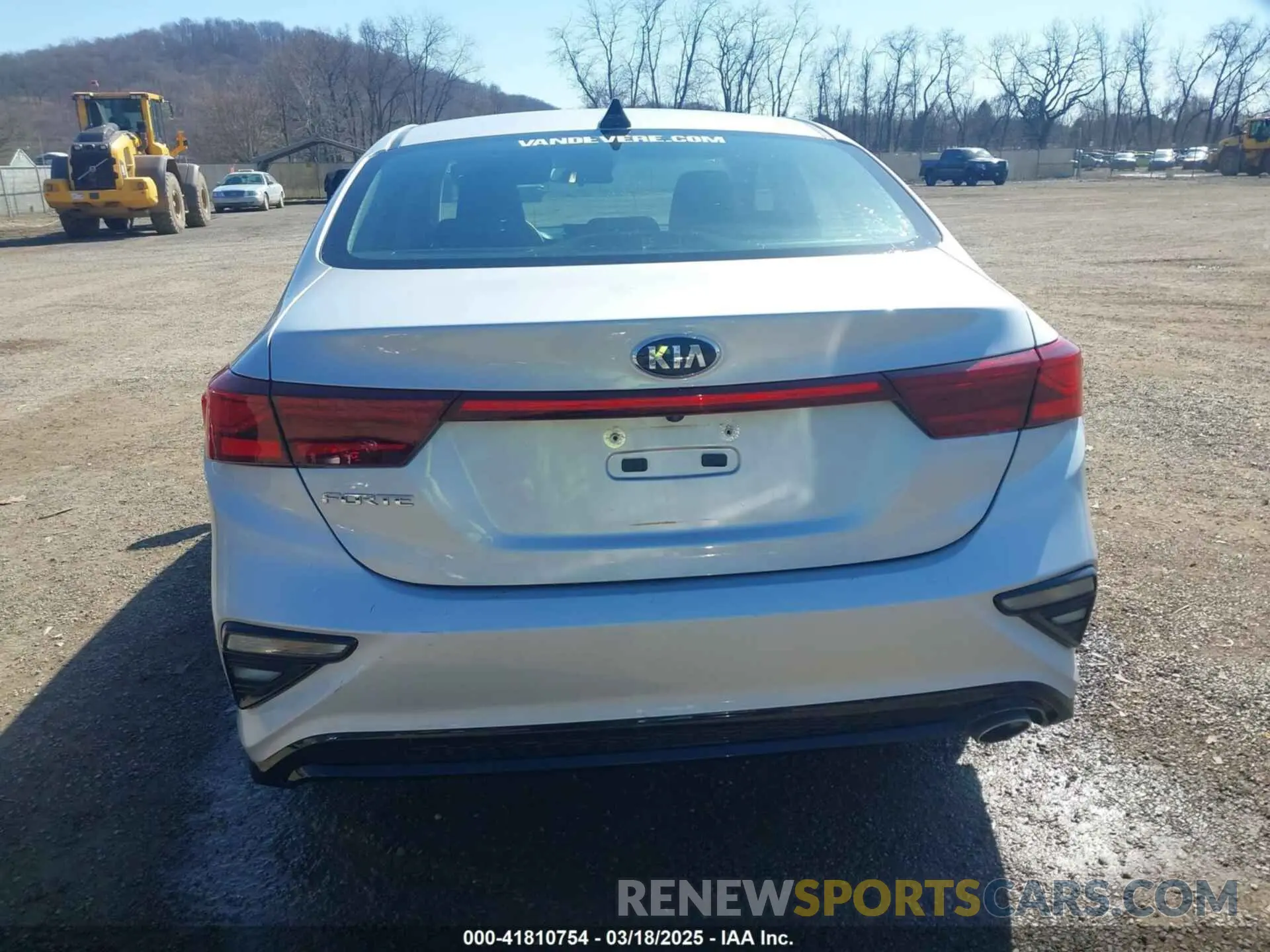 17 fotografías del automóvil dañado 3KPF24AD5ME291590 KIA FORTE 2021