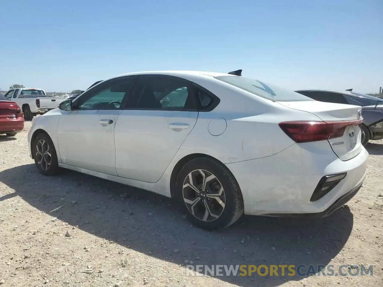 2 fotografías del automóvil dañado 3KPF24AD5ME314690 KIA FORTE 2021