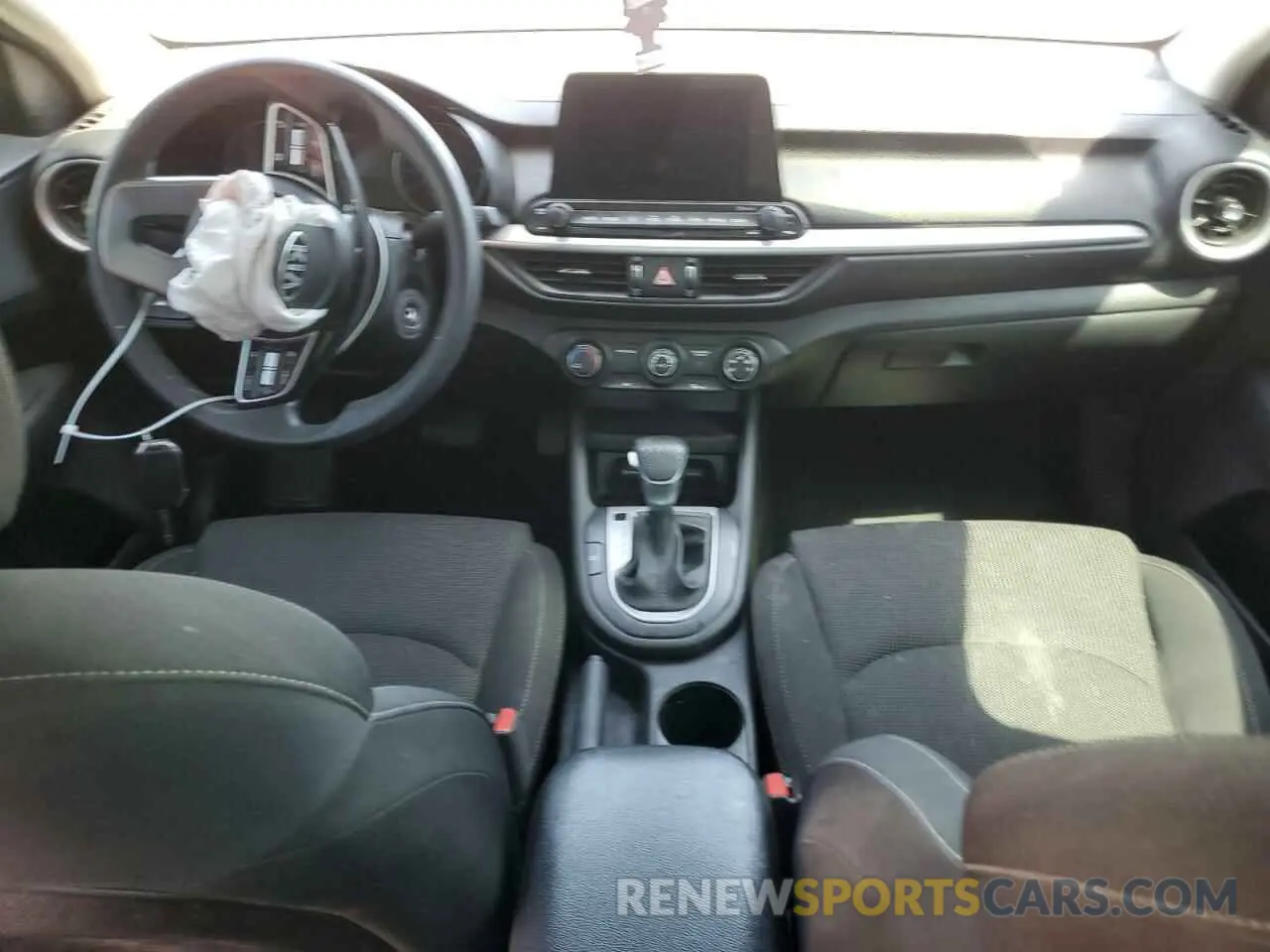 8 fotografías del automóvil dañado 3KPF24AD5ME348919 KIA FORTE 2021