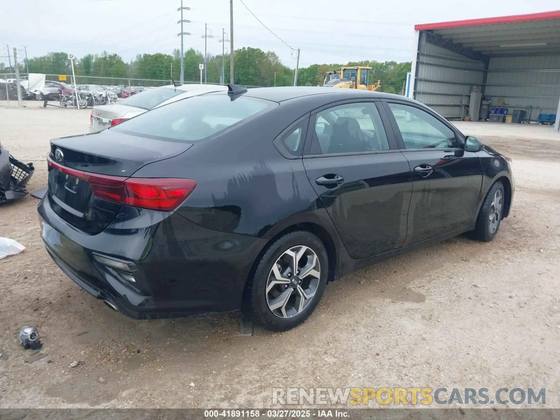 4 fotografías del automóvil dañado 3KPF24AD5ME402798 KIA FORTE 2021