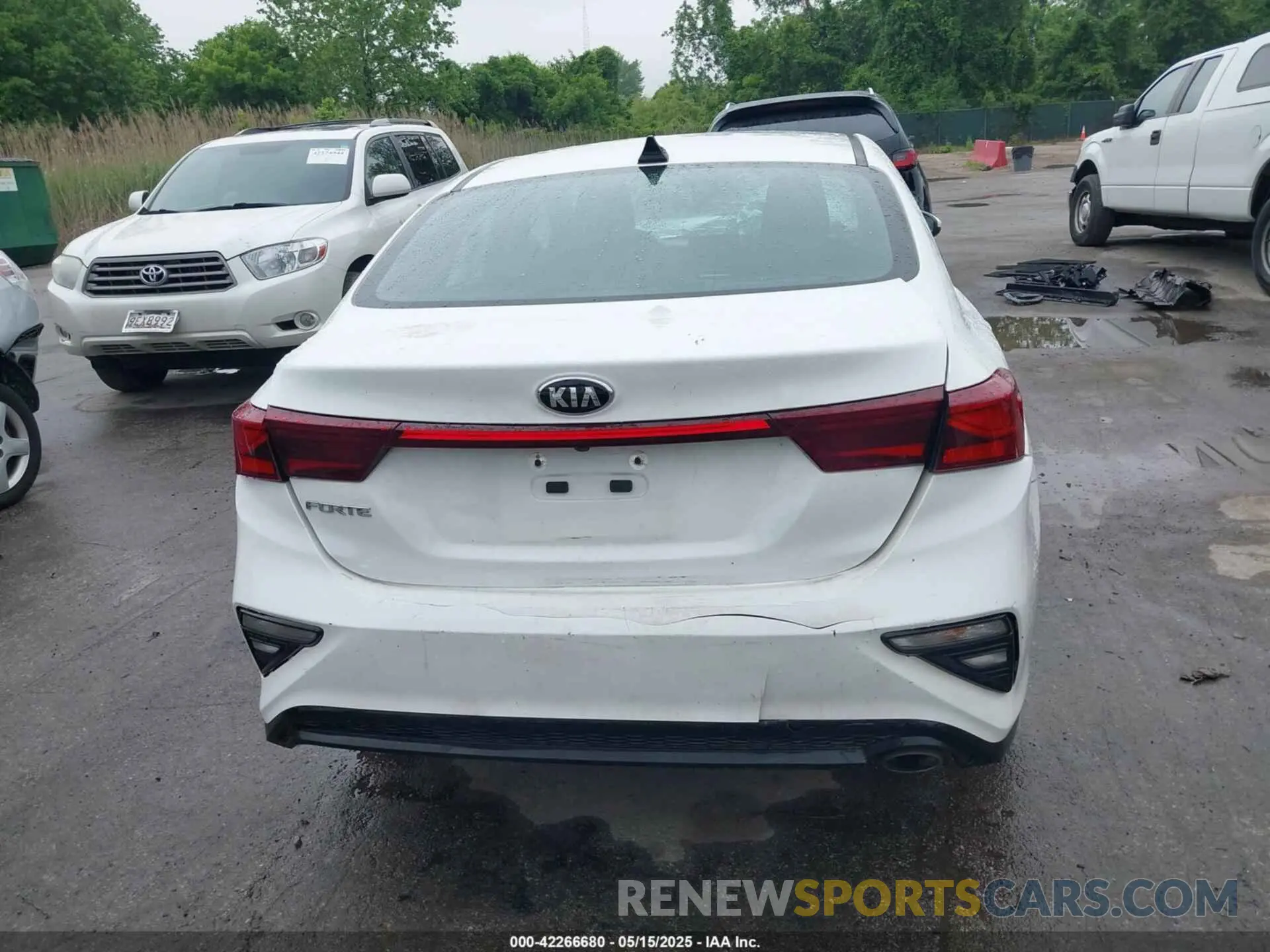 17 fotografías del automóvil dañado 3KPF24AD5ME405958 KIA FORTE 2021