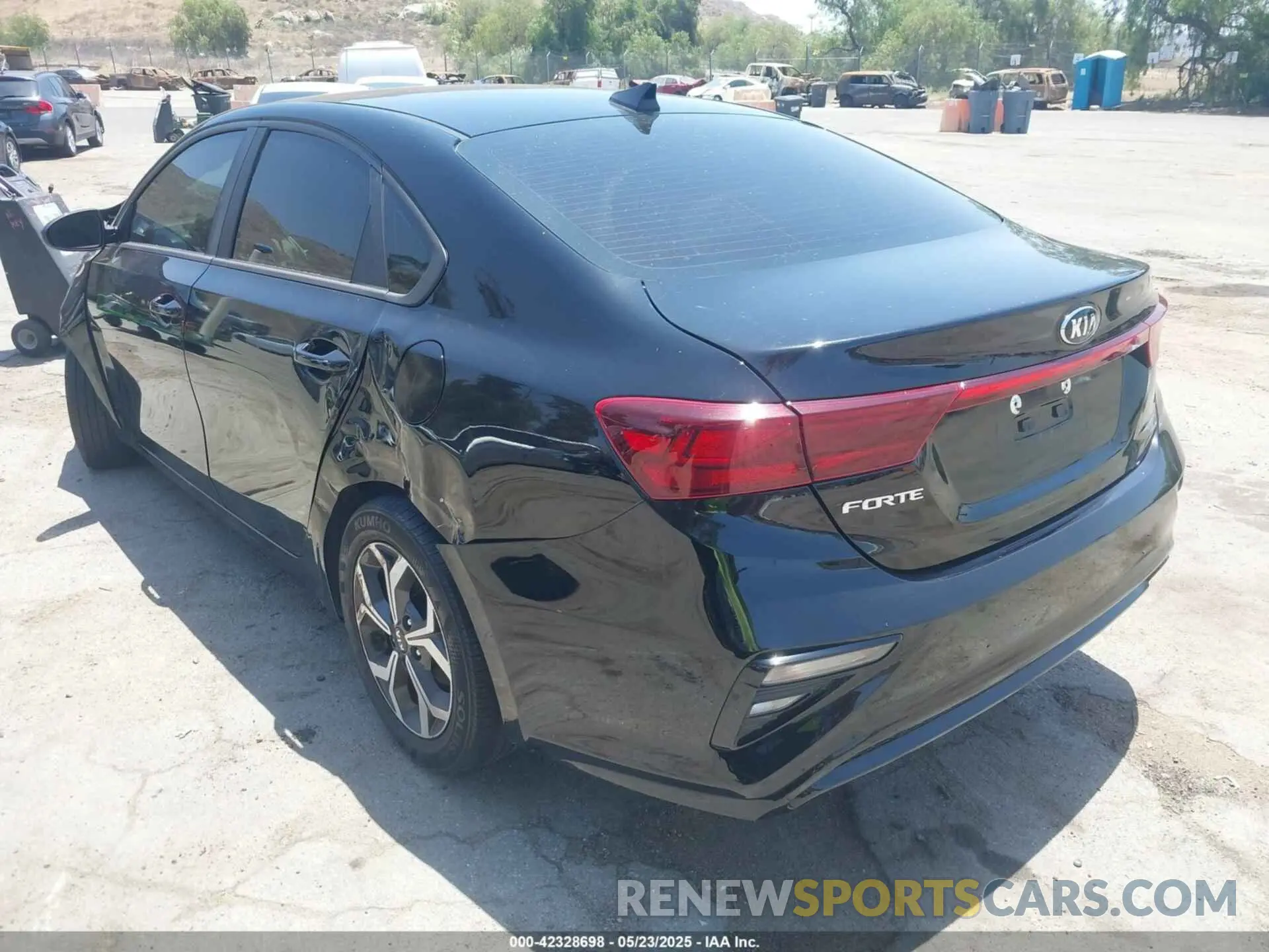 3 fotografías del automóvil dañado 3KPF24AD5ME407015 KIA FORTE 2021