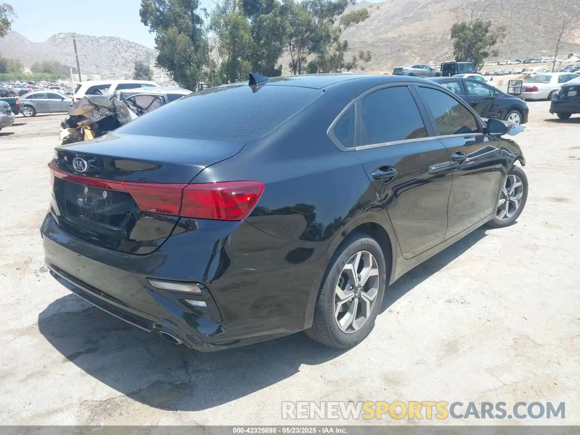 4 fotografías del automóvil dañado 3KPF24AD5ME407015 KIA FORTE 2021