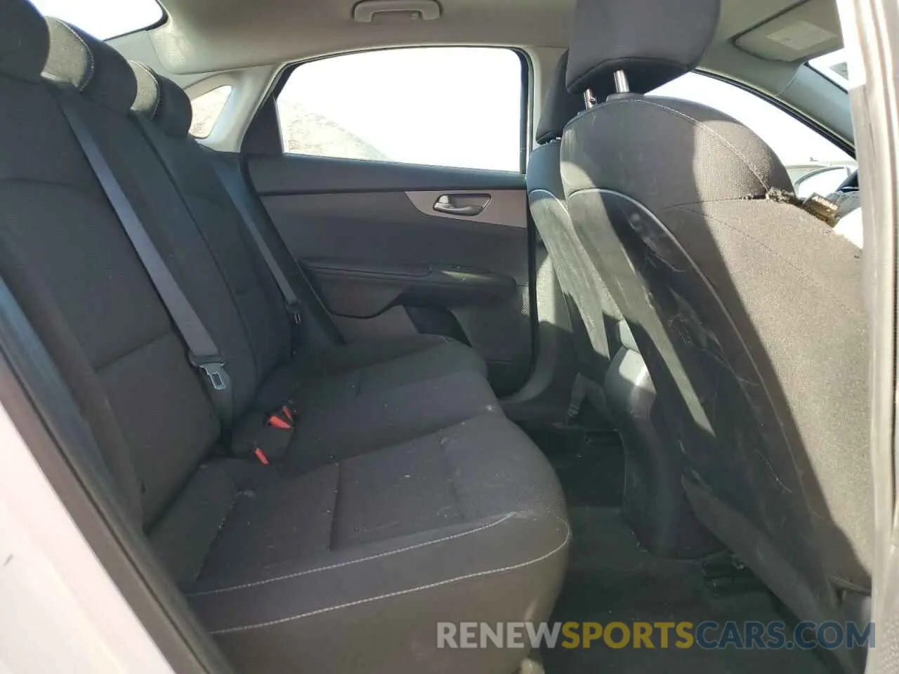 10 fotografías del automóvil dañado 3KPF24AD6ME275673 KIA FORTE 2021
