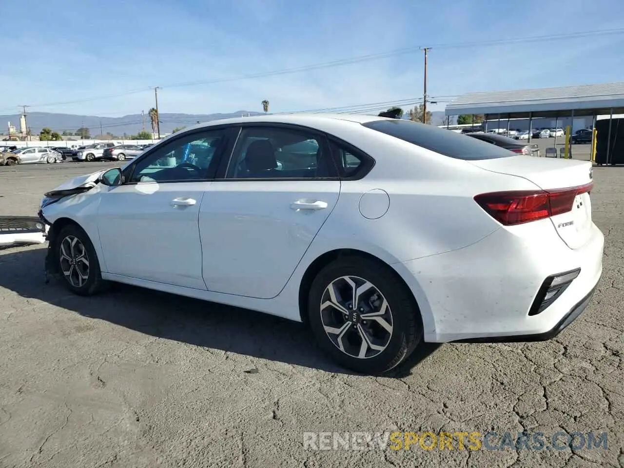 2 fotografías del automóvil dañado 3KPF24AD6ME275673 KIA FORTE 2021