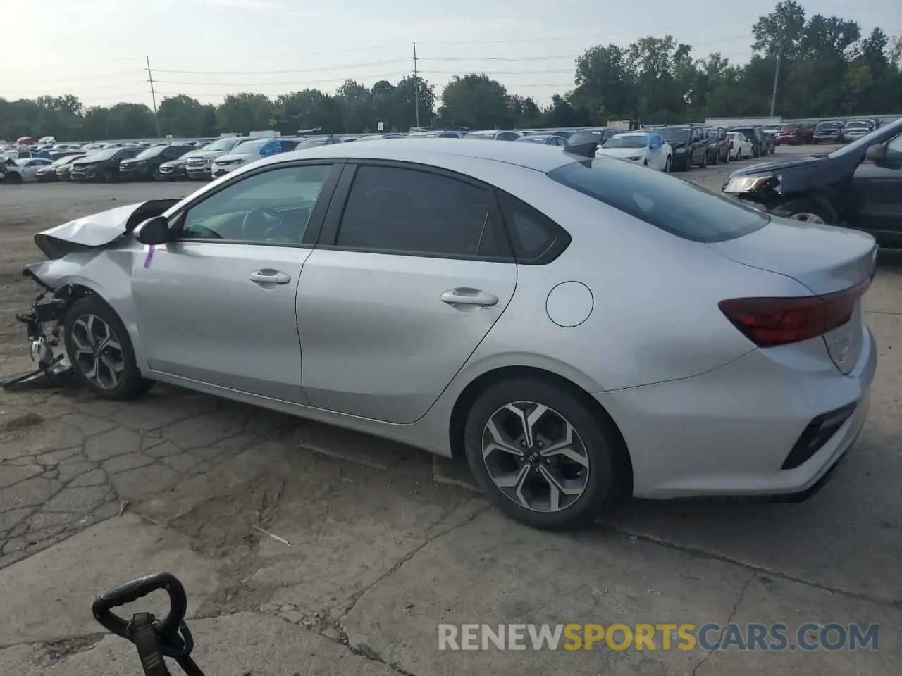 2 fotografías del automóvil dañado 3KPF24AD6ME346709 KIA FORTE 2021