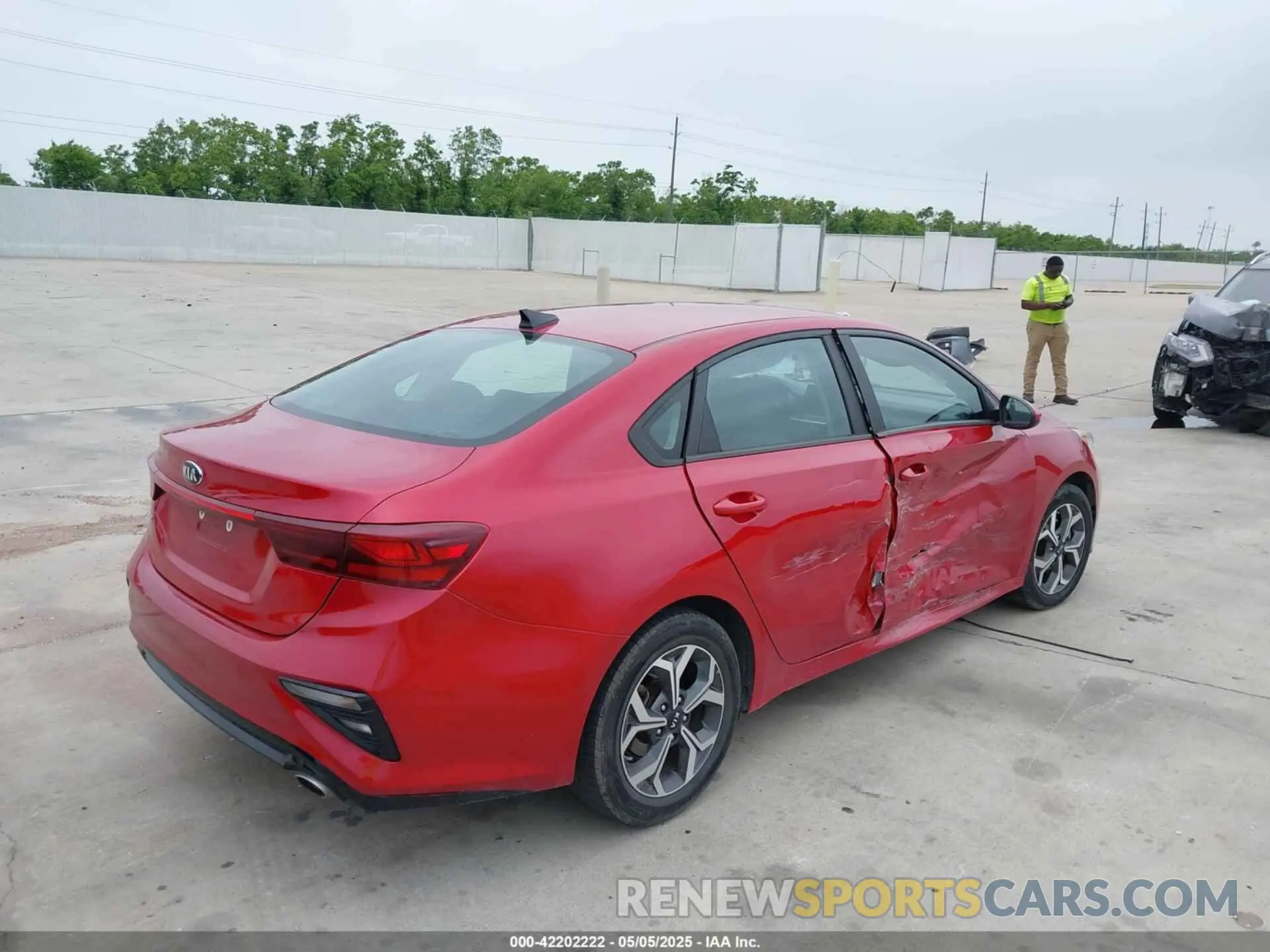 4 fotografías del automóvil dañado 3KPF24AD6ME361887 KIA FORTE 2021