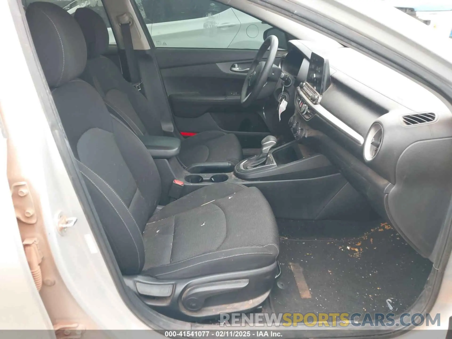 5 fotografías del automóvil dañado 3KPF24AD6ME362733 KIA FORTE 2021