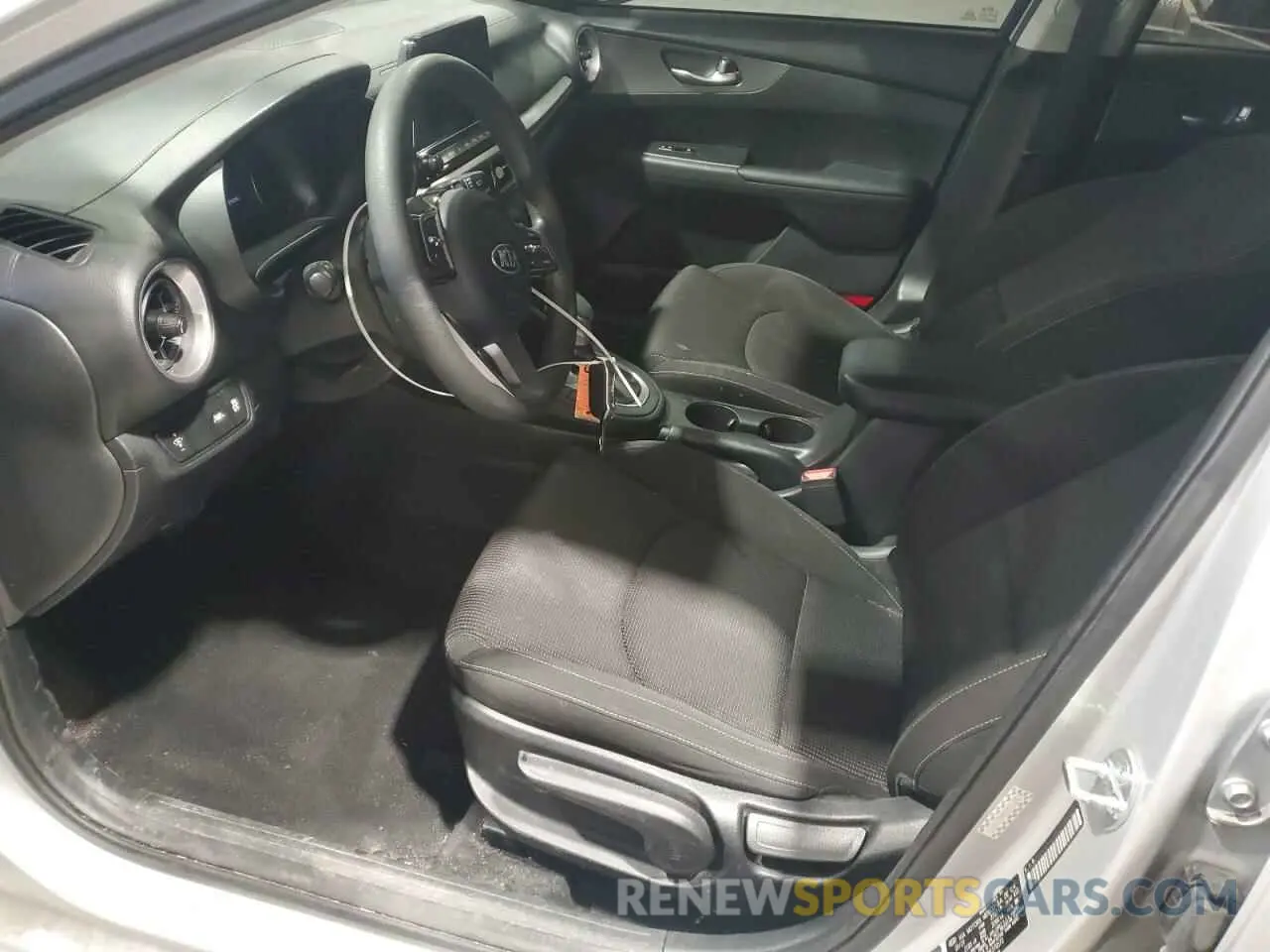 7 fotografías del automóvil dañado 3KPF24AD6ME370573 KIA FORTE 2021
