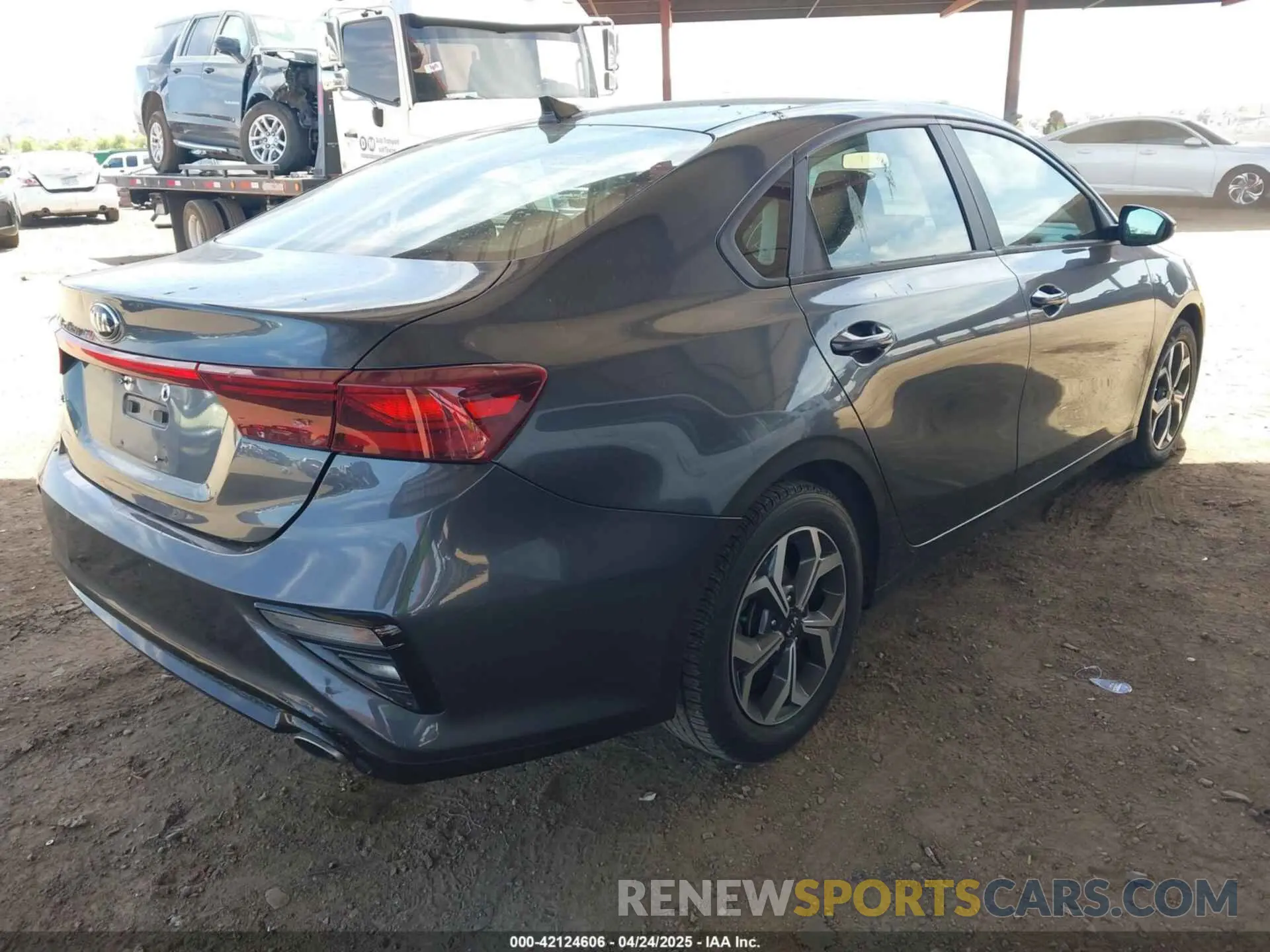 4 fotografías del automóvil dañado 3KPF24AD7ME294409 KIA FORTE 2021