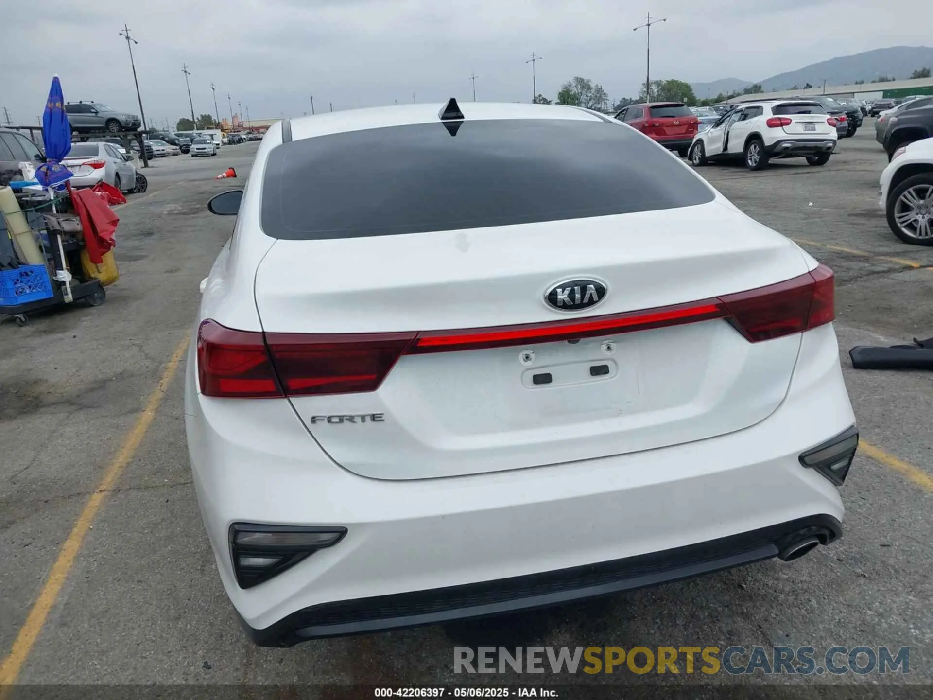 16 fotografías del automóvil dañado 3KPF24AD7ME305117 KIA FORTE 2021