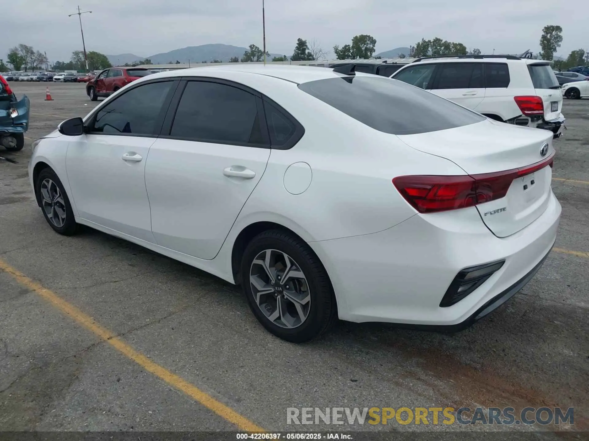 3 fotografías del automóvil dañado 3KPF24AD7ME305117 KIA FORTE 2021