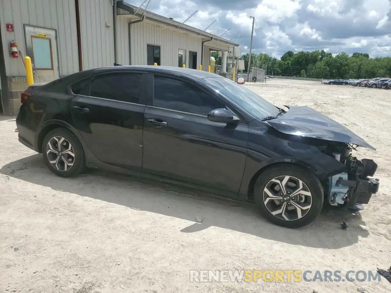 4 fotografías del automóvil dañado 3KPF24AD7ME330390 KIA FORTE 2021