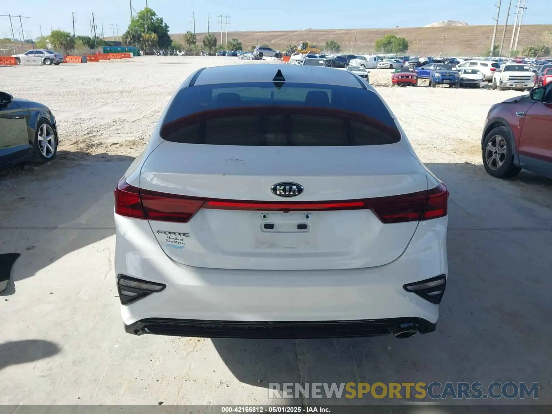 17 fotografías del automóvil dañado 3KPF24AD7ME340143 KIA FORTE 2021
