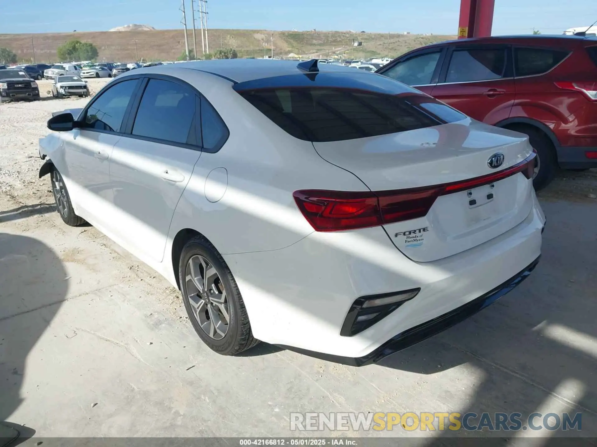 3 fotografías del automóvil dañado 3KPF24AD7ME340143 KIA FORTE 2021