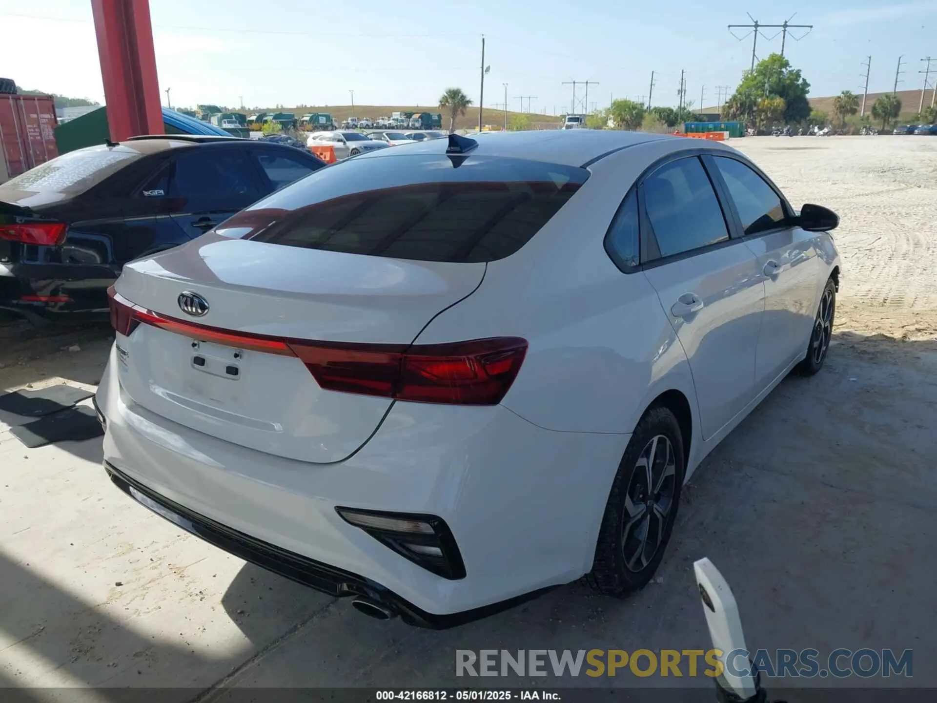 4 fotografías del automóvil dañado 3KPF24AD7ME340143 KIA FORTE 2021