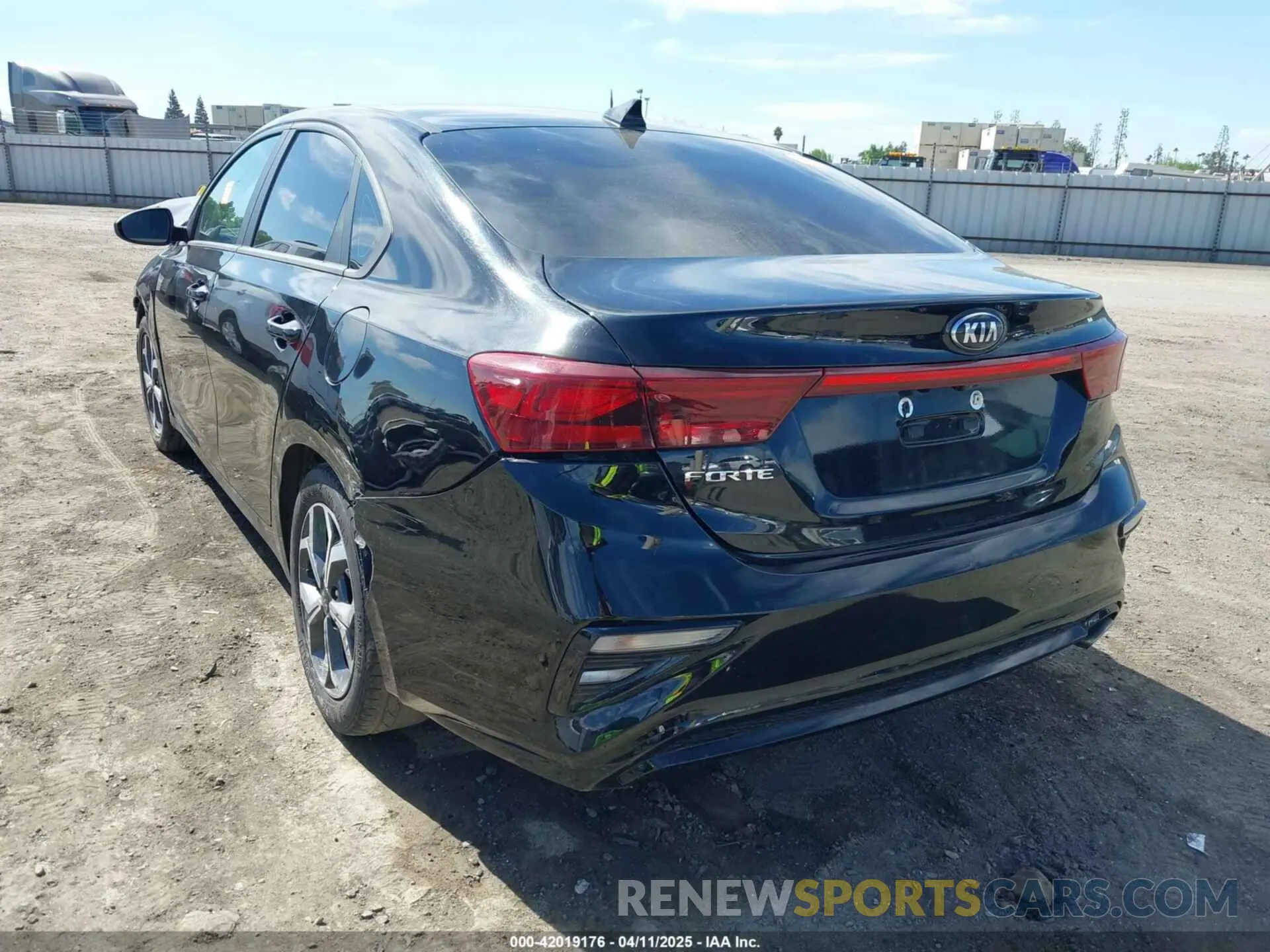 3 fotografías del automóvil dañado 3KPF24AD7ME363096 KIA FORTE 2021