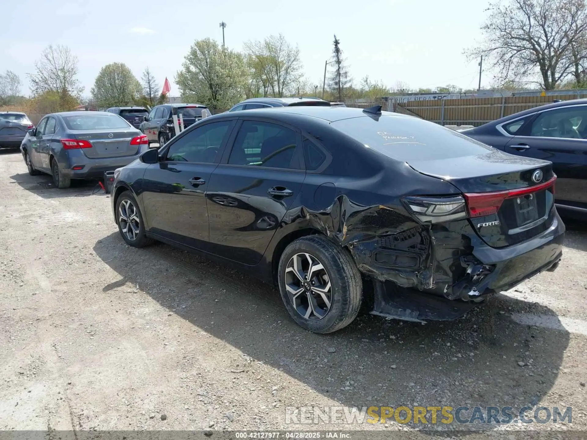 3 fotografías del automóvil dañado 3KPF24AD7ME393313 KIA FORTE 2021