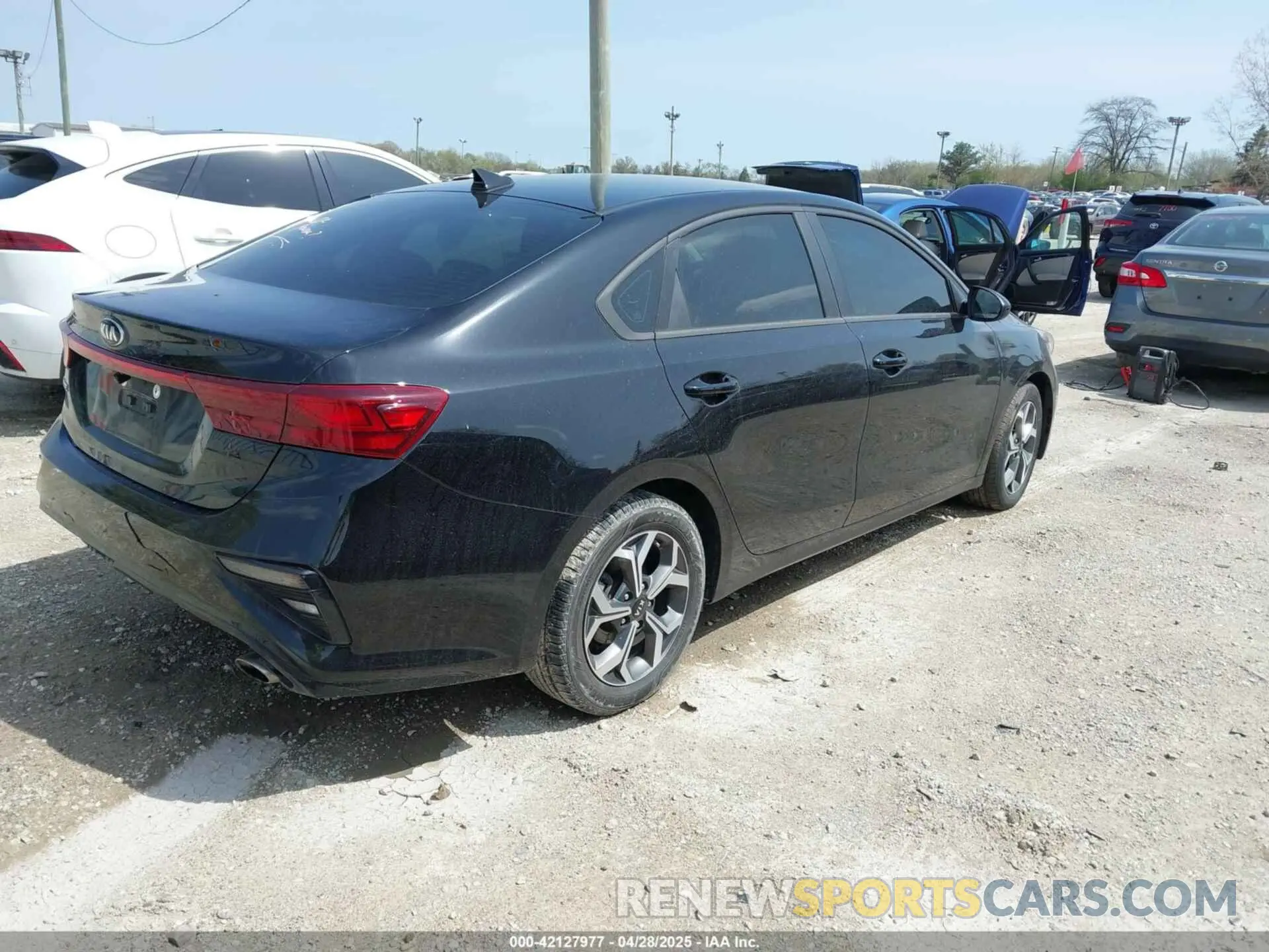 4 fotografías del automóvil dañado 3KPF24AD7ME393313 KIA FORTE 2021