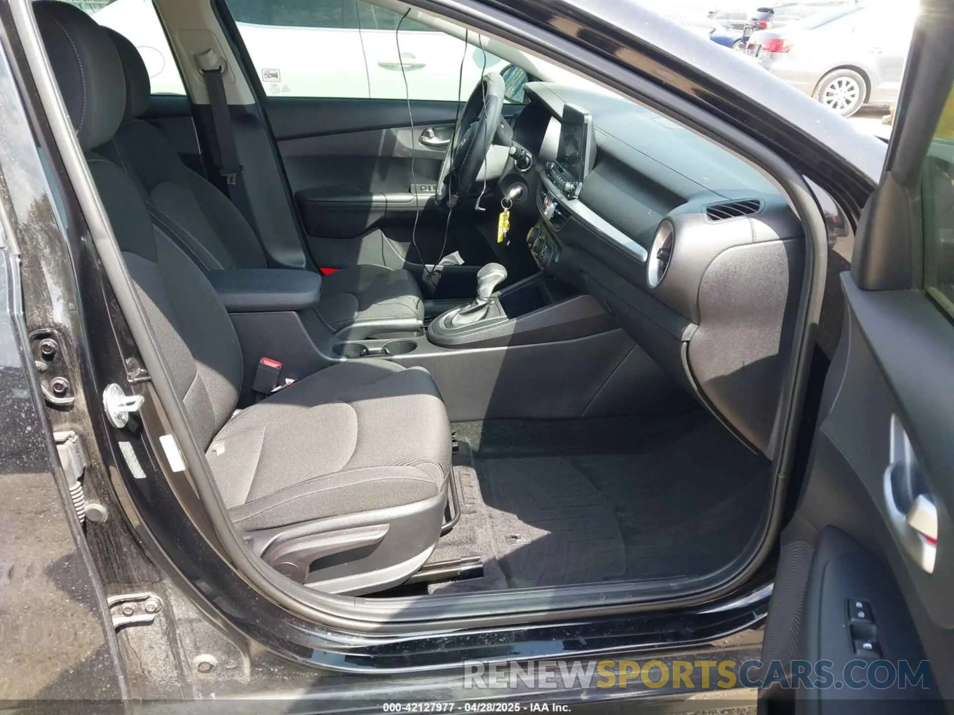 5 fotografías del automóvil dañado 3KPF24AD7ME393313 KIA FORTE 2021